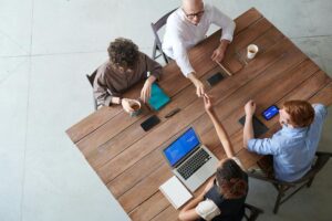 Dienstleistungsgewerbe starten: Welche Pflichten von Anfang an entstehen