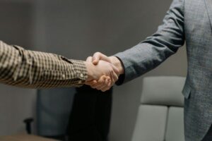 Aushilfen im Feriengeschäft: Diese Fehler kosten Arbeitgeber Geld