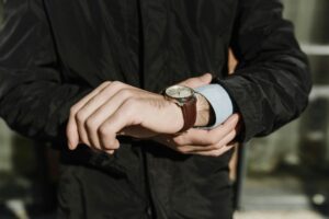 Zeiterfassung per Terminal oder App: Welche Lösung besser passt