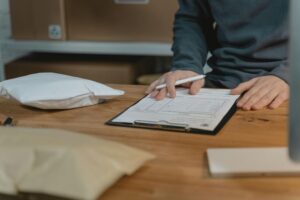 Ressourcenplanung für Aufträge: Wie Material, Zeit und Personal koordiniert werden