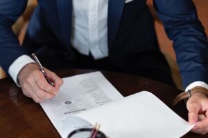 Sonntagsarbeit im Betrieb: Was Arbeitgeber vorher prüfen sollten