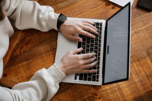 Self-Hosted oder SaaS: Wann lohnt sich Software auf dem eigenen Server?