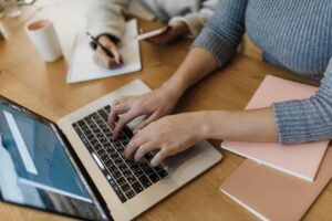 Software für Gastronomie: Kasse, Warenwirtschaft und Personalplanung kombinieren