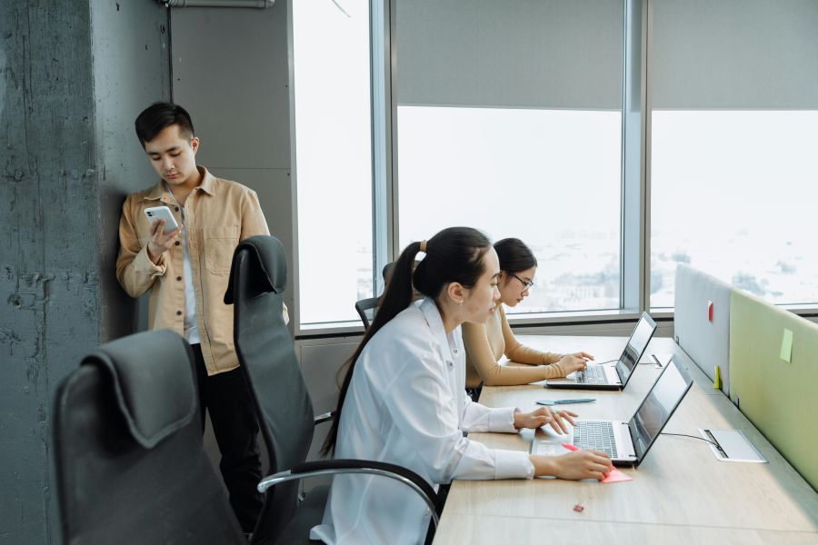 Aufträge digital verwalten: Vorteile gegenüber E-Mail und Excel