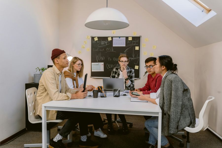 Gewerbe als Influencer anmelden: Wann Einnahmen geschäftlich werden