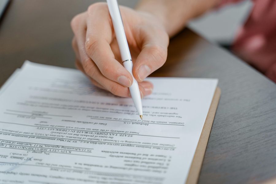 Arbeitszeit im Arbeitsvertrag: klare Regelungen für Planung, Vergütung und Rechtssicherheit