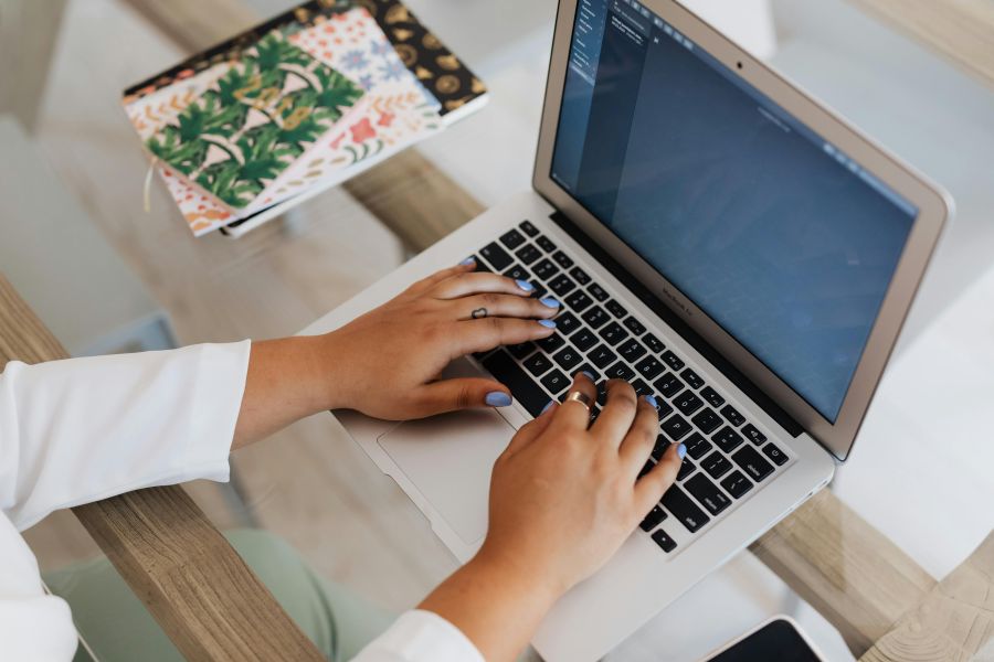 Dubletten im CRM bereinigen: Wie Kundenlisten übersichtlich bleiben