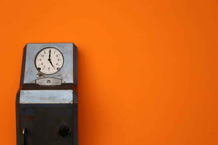 Buchhaltung für Dienstleister: Wie Zeiten, Leistungen und Rechnungen passen